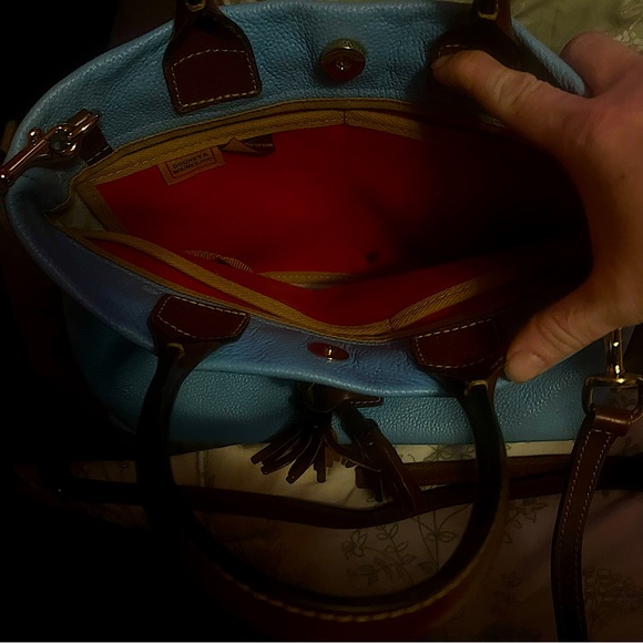 Dooney and Bourke handbag - Picture 3 of 4